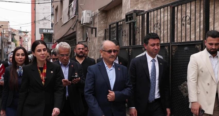 CHP’nin 4 Mayıs’ta başlattığı saha çalışmaları kapsamında İzmir’in Bayraklı ilçesinde