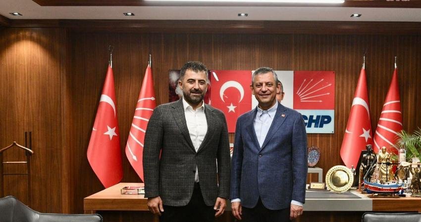 CHP’li Yüksel’den, Kılıçdaroğlu’na tepki CHP Parti Meclisi Üyesi Mahir Yüksel, CHP’nin 7’inci Genel Başkanı