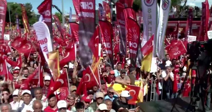 CHP'nin, Balıkesir'de düzenlediği "Millet İradesine Sahip Çıkıyor" mitinginde konuşan Büyükşehir