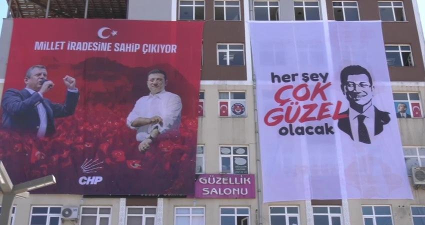 CHP'nin Rize'deki "Millet İradesine Sahip Çıkıyor" mitingi öncesinde bir yurttaş,