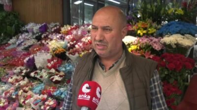 Ankara'da çiçekçiler, Anneler Günü'ne hazırlanıyor. Bir çiçekçi, ithal gülün 150,