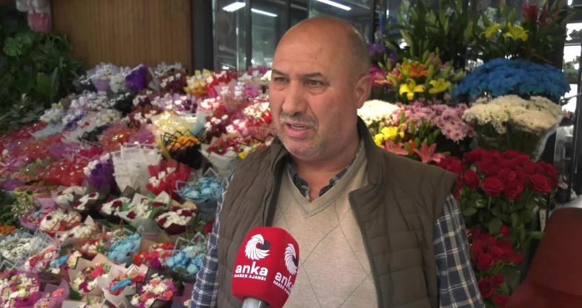 Ankara'da çiçekçiler, Anneler Günü'ne hazırlanıyor. Bir çiçekçi, ithal gülün 150,