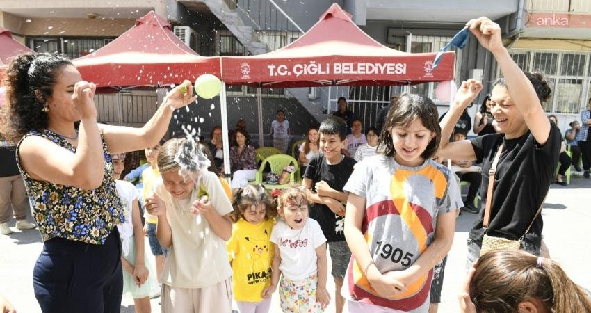 Çiğli Güzeltepe Kadın Dayanışma Merkezi’nde yıl sonu şenliği düzenlendi Çiğli Belediyesi Kadın ve Aile Hizmetleri Müdürlüğü bünyesinde faaliyet gösteren