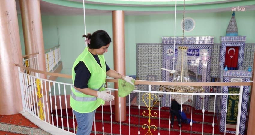 Çiğli’de bayram öncesi ibadethanelerde kapsamlı temizlik Çiğli Belediyesi, Kurban Bayramı dolayısıyla ilçe genelindeki ibadethanelerde kapsamlı temizlik