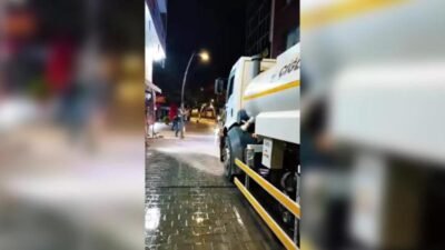 Çiğli Belediyesi Temizlik İşleri Müdürlüğü ekipleri, vatandaşların bayramı hijyenik ve