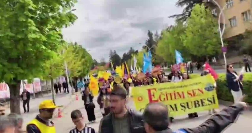 Çorum’da 1 Mayıs Emek ve Dayanışma Günü etkinlikleri sırasında, Eğitim-Sen