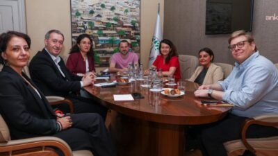 Avrupa Yeşiller Partisi Eş Başkanı Vula Tsetsi Paraskevi ile beraberindeki