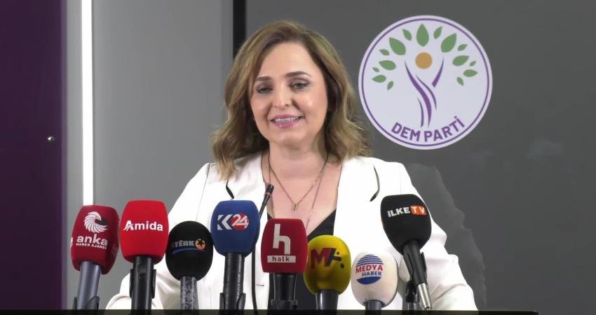 DEM Parti Sözcüsü Ayşegül Doğan, kamuoyunun, "Süreç tıkandı mı, dondu