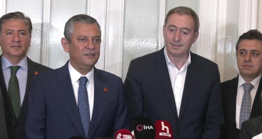 DEM Parti’den TBMM’de Özgür Özel’e ziyaret… Bakırhan: “Siyasi partilerin kaderi, mahkeme koridorlarında değil, üyelerinin iradesindedir” TBMM'de Özgür Özel'i ziyaret eden DEM Parti Eş Genel Başkanı