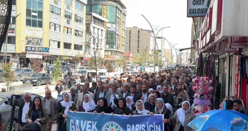 DEM Parti'nin 81 ilde "Barış İçin Adım At" temasıyla düzenlediği