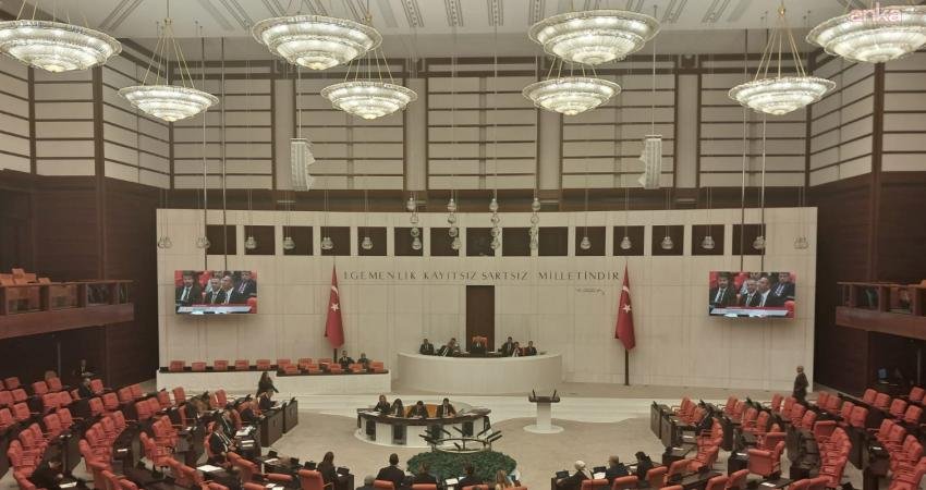 DEM Partili Bozan’dan vekillere: Aranızda çocuğunu okula gönderirken harçlık verememek nedir bileniniz var mı? TBMM Genel Kurulu’nda DEM Parti'nin, derinleşen yoksulluk nedeniyle yaşanan ekonomik