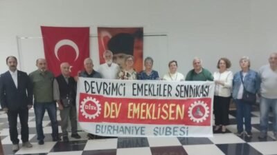 Dev Emekli-Sen üyeleri, CHP'nin 38. Olağan Genel Kurulu'nun iptali ve