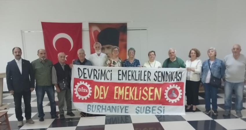 Dev Emekli-Sen üyeleri, CHP'nin 38. Olağan Genel Kurulu'nun iptali ve