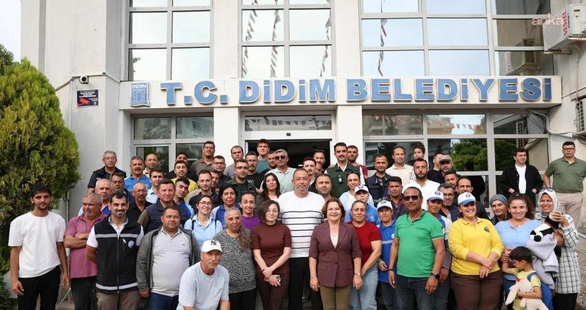 Didim Belediyesi’nde bayramlaşma programı Didim Belediye Başkanı Hatice Gençay, belediye personeliyle tek tek bayramlaşarak
