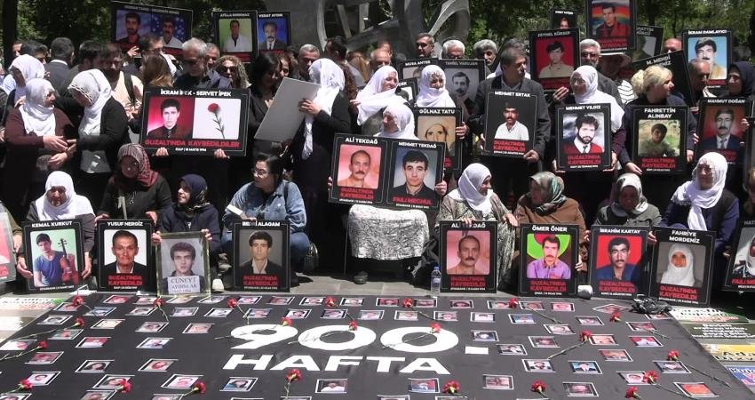 Diyarbakır’da “Kayıplar bulunsun failler yargılansın” eyleminin 900’üncü haftasına katılan CHP
