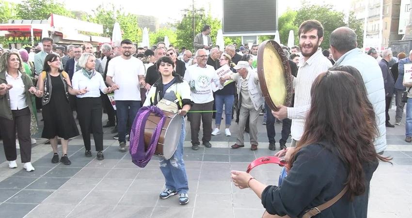 Diyarbakır’da çeşitli sivil toplum kuruluşları 15 Mayıs Kürt Dil Bayramı