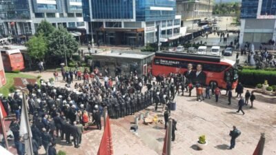 CHP Genel Merkezi’ne yönelik polis müdahalesi, Al Mayedeeb’den The Guardian’a,