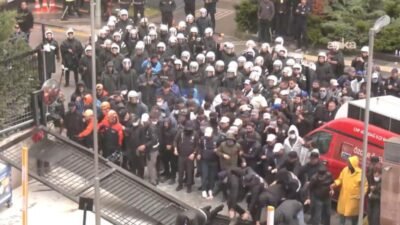 CHP’ye yönelik mutlak butlan kararı sonrasında edebiyatçılar ortak bir bildiri