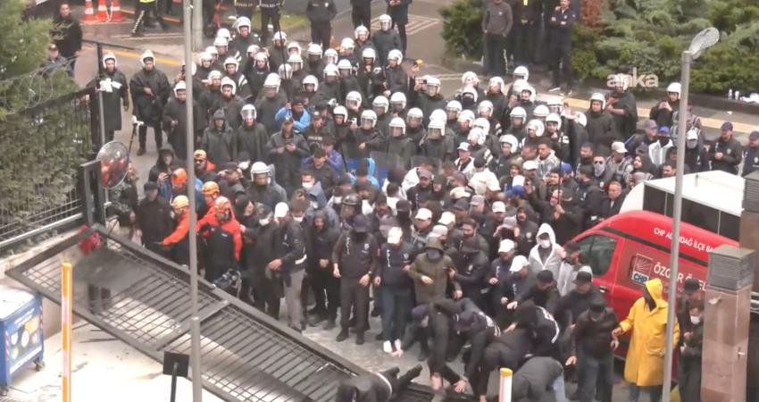 CHP’ye yönelik mutlak butlan kararı sonrasında edebiyatçılar ortak bir bildiri