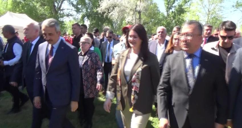 Edirne Belediye Başkanı Filiz Gencan, "Kakava ateşi ayrıştırmaz, birleştirir ve