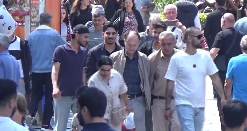 Edirneli emekliden bayram ikramiyesi tepkisi: “2016’da bin lira verdiler, koç alıyorduk. Şimdi koyunun bacağını alabiliyoruz” Edirne’de yaşayan emekliler, 4 bin lira Kurban Bayramı ikramiyesinin az