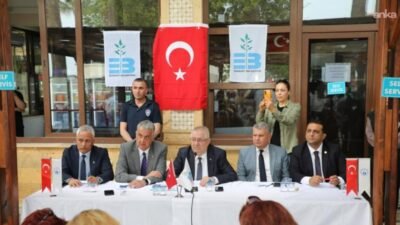Edremit Belediye Başkanı Mehmet Ertaş, Altınoluk Mahallesi’nde vatandaşlarla bir araya