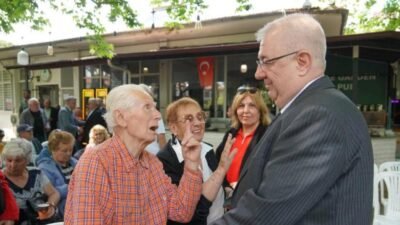 Edremit Belediye Başkanı Mehmet Ertaş, halk buluşmaları kapsamında mahalle ziyaretlerini