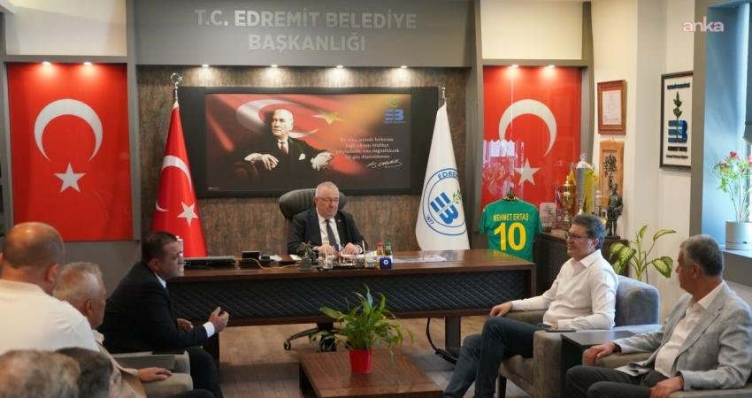 Edremit Belediyesi’nin ev sahipliğinde Kurban Bayramı’nın üçüncü gününde gerçekleştirilen bayramlaşma