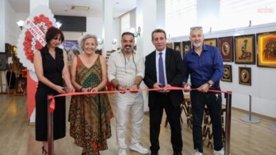 Efeler Belediyesi destekleriyle hazırlanan, ahşap sanatçısı Engin Birsoy’un "19 Mayıs