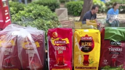 Efeler Belediye Başkanı Anıl Yetişkin tarafından yaşama geçirilen çay ikramı