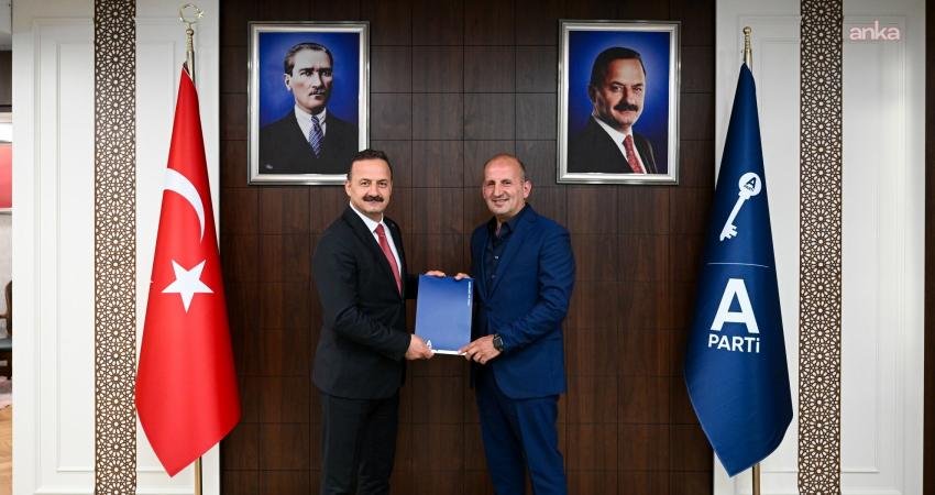 Ekonomi yazarı Özcan Kadıoğlu, Anahtar Parti Genel Başkanı Yavuz Ağıralioğlu'nun