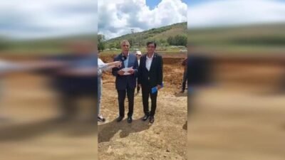  Elazığ’ın Maden ilçesi Gezin beldesinde vatandaşlar, siyasi parti temsilcileri ve