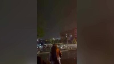 Elazığ’da etkili olan şiddetli sağanak sırasında Sürsürü Mahallesi’ndeki caminin minaresine