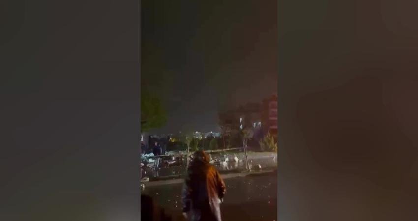Elazığ’da etkili olan şiddetli sağanak sırasında Sürsürü Mahallesi’ndeki caminin minaresine