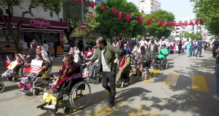 Manisa’da 10-16 Mayıs Engelliler Haftası, “Engelsiz Manisa” sloganıyla düzenlenen kortej