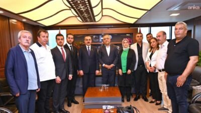 Erbil Valisi Ümid Hoşnav, CHP Diyarbakır İl Başkanlığı'nı ziyaret etti.