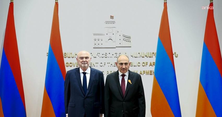 Ermenistan Başbakanı Nikol Paşinyan, AGİT Genel Sekreteri Feridun Sinirlioğlu ile