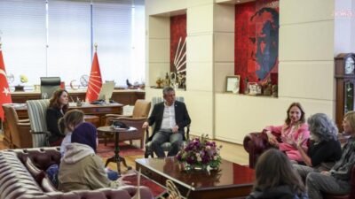 Eşitlik İçin Kadın Platformu (EŞİK) temsilcileri, CHP Genel Başkanı Özgür
