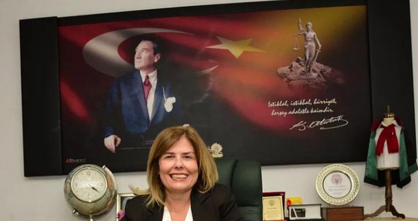 Eski Artvin Barosu Başkanlarından ortak açıklama: Kesinleşmiş kurultay sonuçlarının ortadan kaldırılması ciddi bir görev ve yetki sorunu doğuruyor Önceki dönem Artvin Barosu Başkanları Av. Çetin Tekdoğan, Av. Ayla