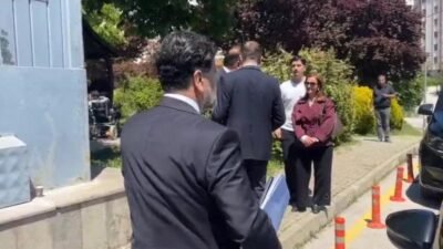  Eski CHP İstanbul Milletvekili Müslim Sarı, Özgür Özel'in Kemal Kılıçdaroğlu'na