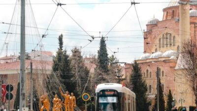 Eskişehir Büyükşehir Belediyesi, öğrencilerin katılım sağladığı Anadolu Üniversitesi AÖF bahar