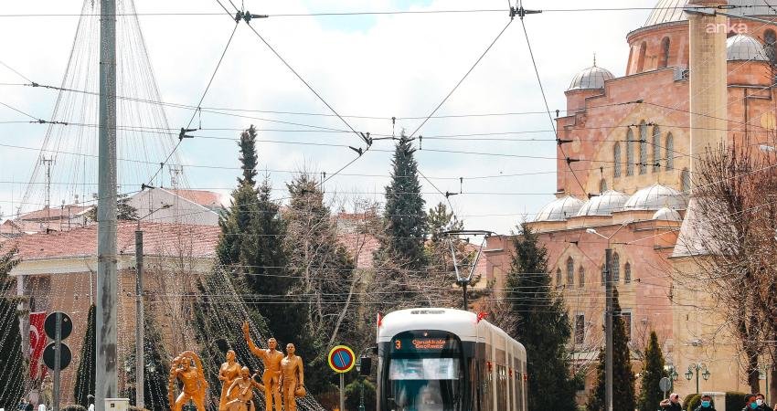 Eskişehir Büyükşehir Belediyesi, öğrencilerin katılım sağladığı Anadolu Üniversitesi AÖF bahar