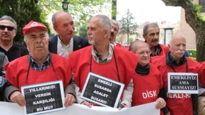 DİSK’e bağlı DEV Emekli-Sen Eskişehir Şubesi üyeleri, emeklilerin yoksulluk ve