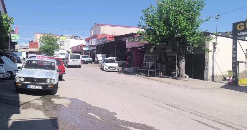 Kadirli'de eski sanayi sitesi esnafı,  Kadirli Kaymakamlığı'nın yapımını planladığı Yeni