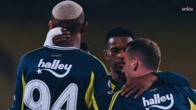 Trendyol Süper Lig’in 32. haftasında Fenerbahçe, sahasında Rams Başakşehir’i 3-1