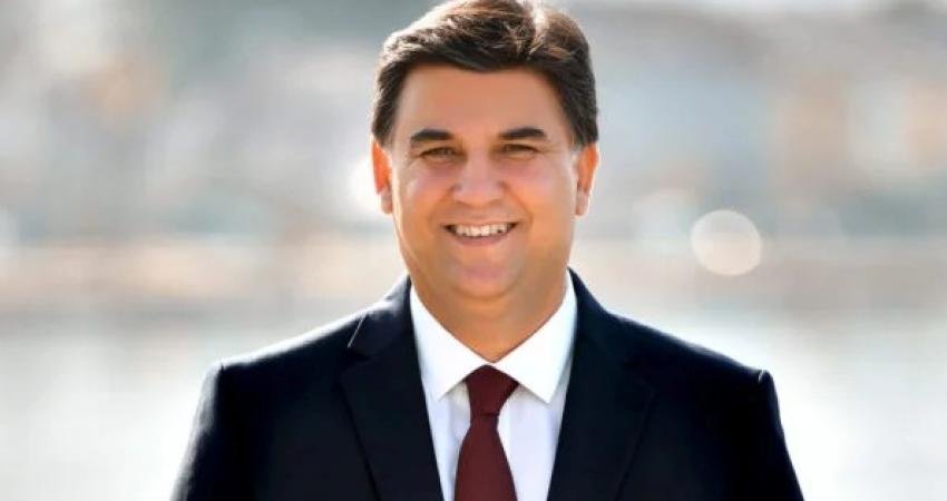 Fethiye Belediye Başkanı Alim Karaca’ya silahlı saldırı CHP’li Fethiye Belediye Başkanı Alim Karaca, silahlı saldırıya uğradı. Bacağından