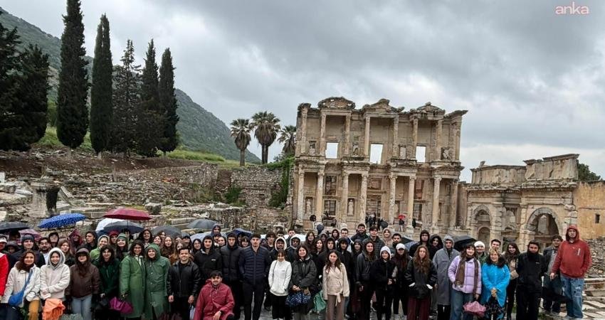 İzmir Yüksek Teknoloji Enstitüsü Mimarlık ve Şehir Planlama Bölümü öğrencileri