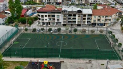 Gemlik Belediyesi, ilçedeki spor alanlarının daha güvenli ve kullanışlı hale