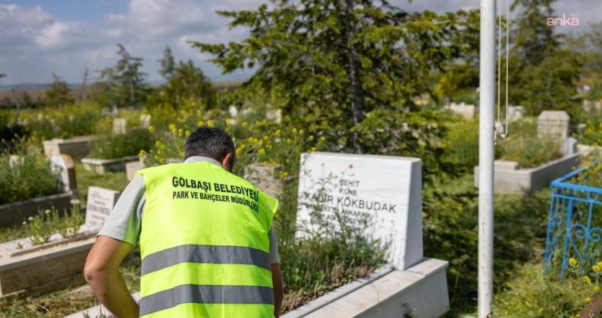 Gölbaşı Belediyesi’nden bayram öncesi mezarlıklarda kapsamlı temizlik ve bakım çalışması Gölbaşı Belediyesi, Kurban Bayramı öncesi vatandaşların kabir ziyaretlerini daha huzurlu
