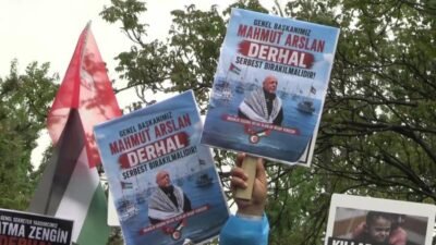 HAK-İŞ Konfederasyonu, İsrail'in Ankara Büyükelçiliği Konutu önünde düzenlediği eylemde, Küresel